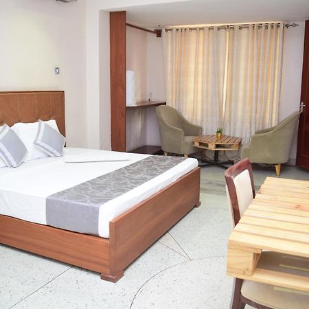 K27 Premier Backpackers Hostel Νταρ ες Σαλάμ Εξωτερικό φωτογραφία