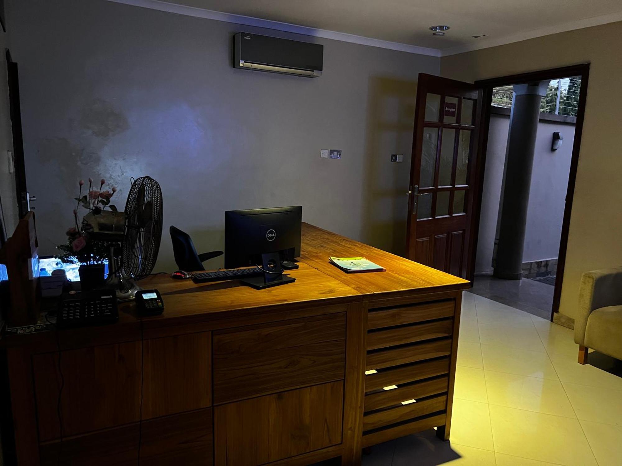 K27 Premier Backpackers Hostel Νταρ ες Σαλάμ Εξωτερικό φωτογραφία