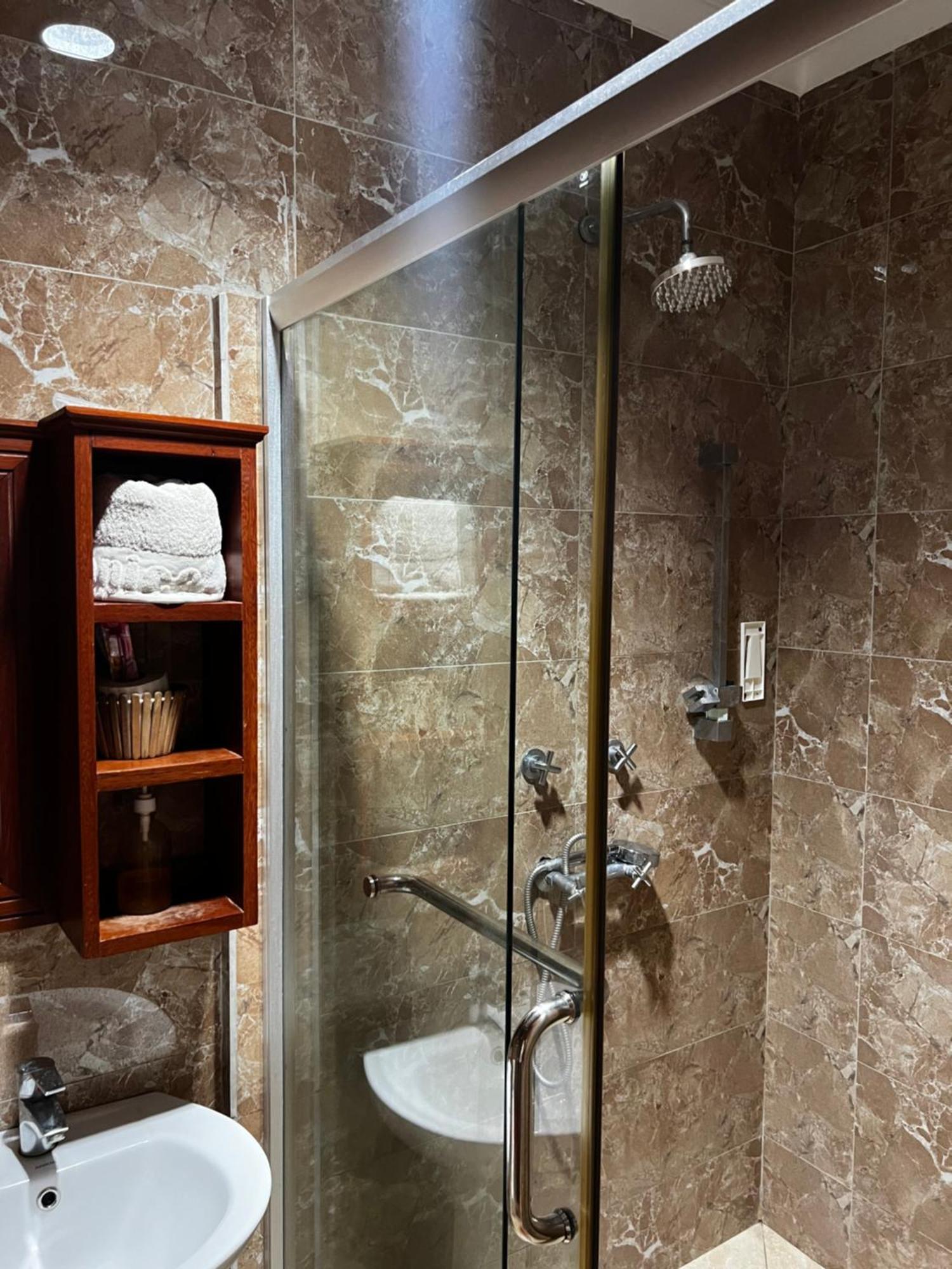 K27 Premier Backpackers Hostel Νταρ ες Σαλάμ Εξωτερικό φωτογραφία