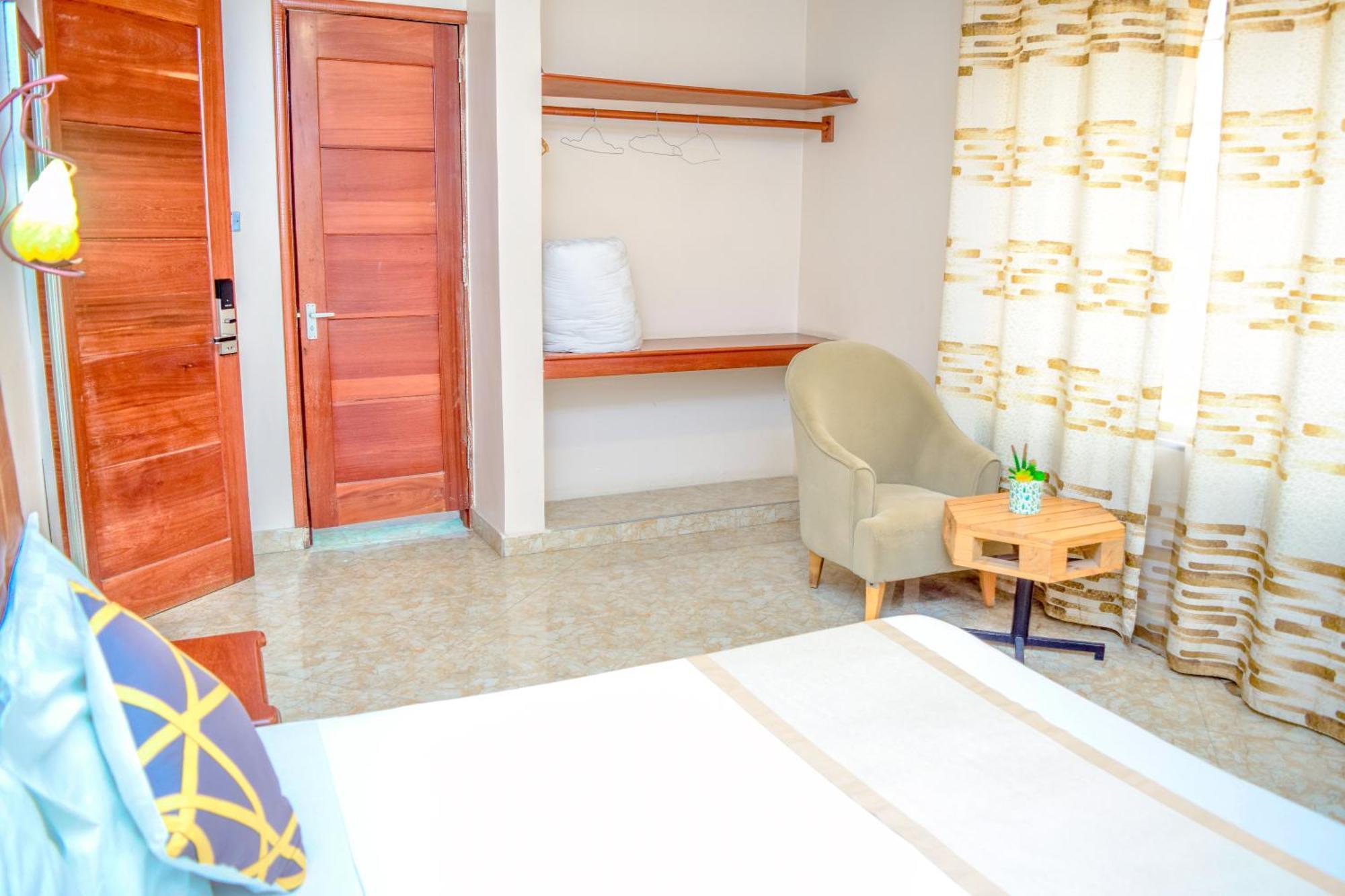 K27 Premier Backpackers Hostel Νταρ ες Σαλάμ Εξωτερικό φωτογραφία