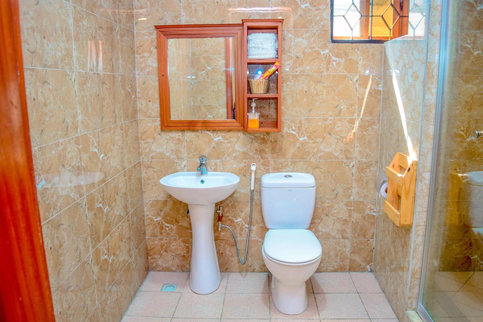 K27 Premier Backpackers Hostel Νταρ ες Σαλάμ Εξωτερικό φωτογραφία