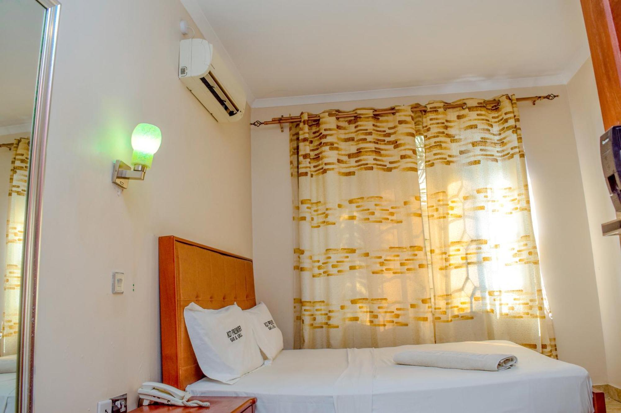 K27 Premier Backpackers Hostel Νταρ ες Σαλάμ Εξωτερικό φωτογραφία