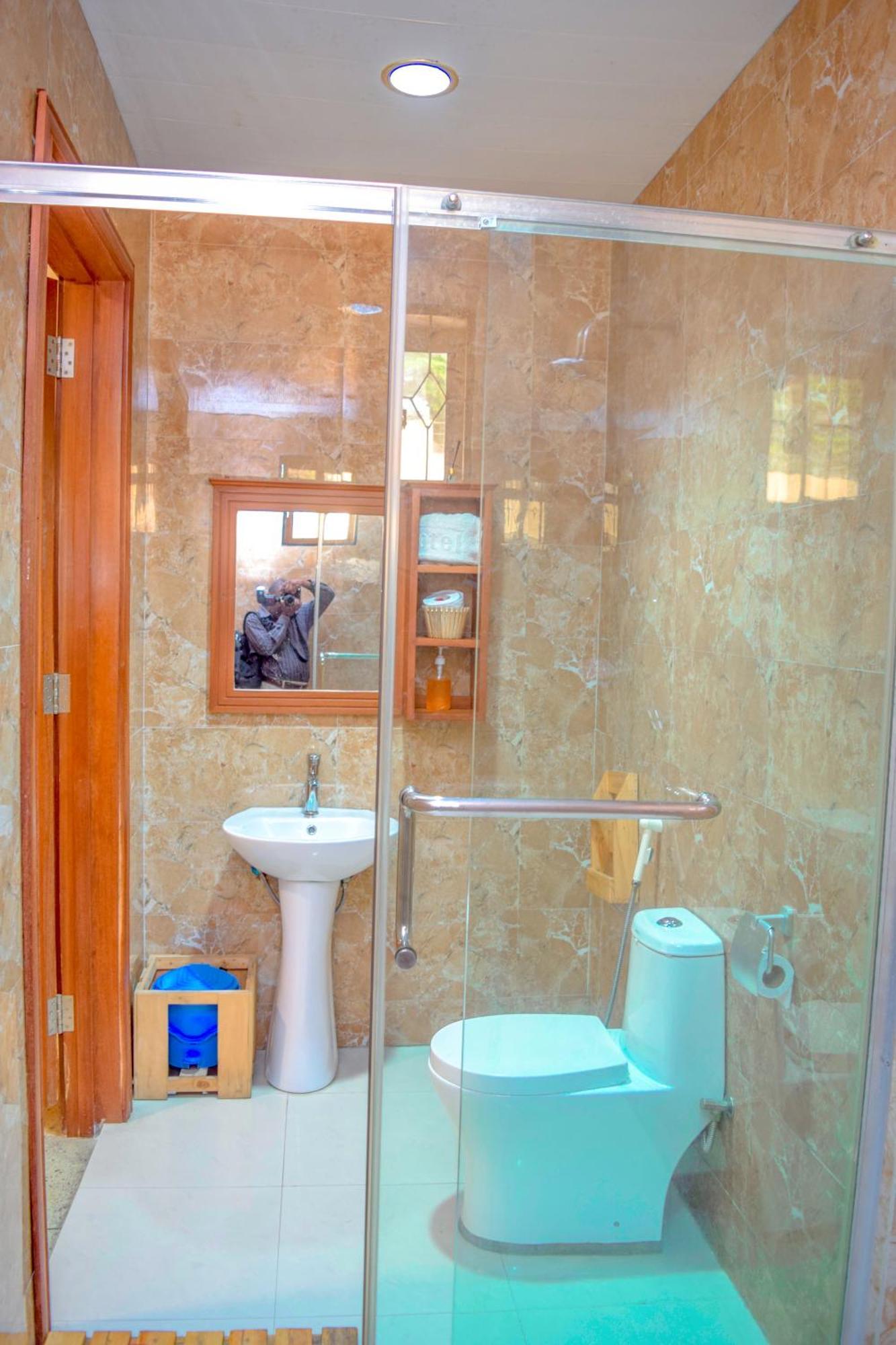 K27 Premier Backpackers Hostel Νταρ ες Σαλάμ Εξωτερικό φωτογραφία