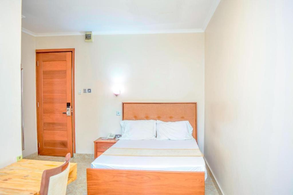 K27 Premier Backpackers Hostel Νταρ ες Σαλάμ Εξωτερικό φωτογραφία